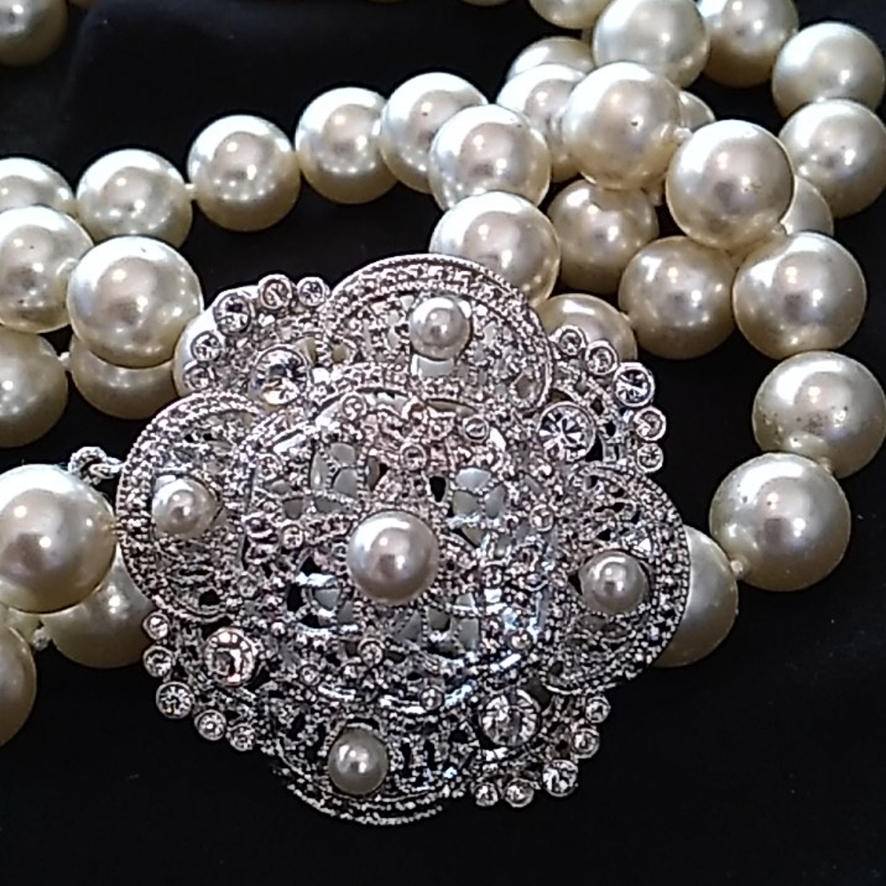 Camrose and Kross JBK pearl necklace